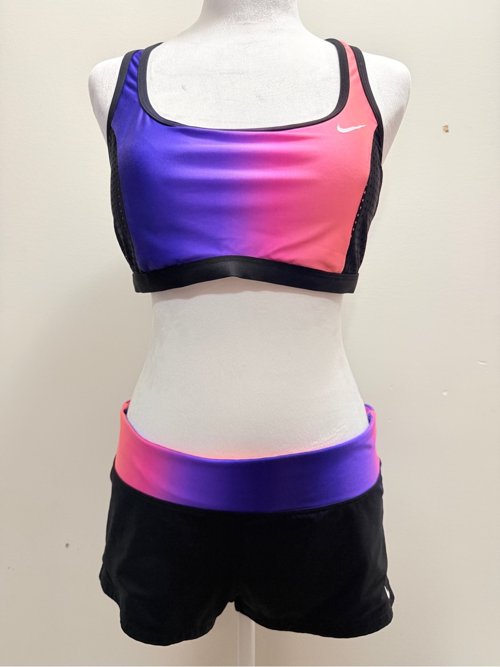 Nike Women's Gradient Purple Pink Sports Bra/Shorts - Active Crop Top Size Large